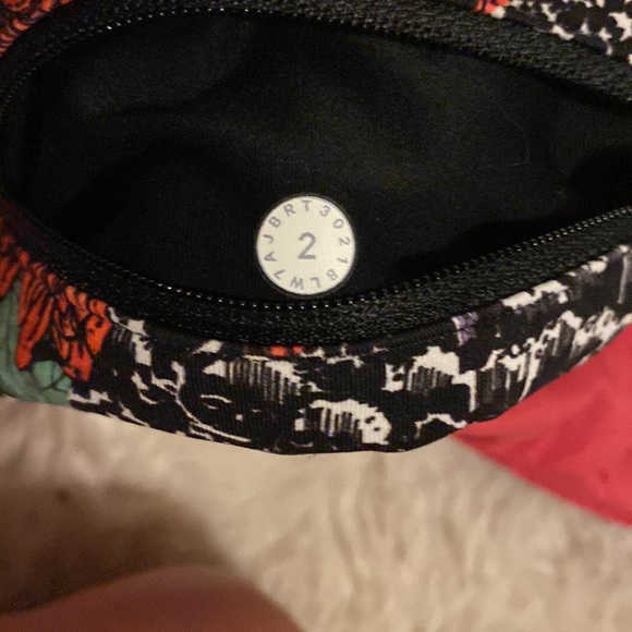 Lululemon Speed Up Short size 2 pink Fuchsia/zen garden multi like new condition - Picture 11 of 13